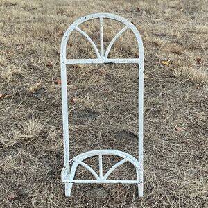 Vintage White Cracket Metal Picture Display Cook Book Stand Plat Easel
